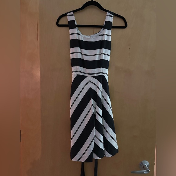 Ann Taylor Dresses & Skirts - ANN TAYLOR | Black & White Sleeveless Dress | Women’s size 2